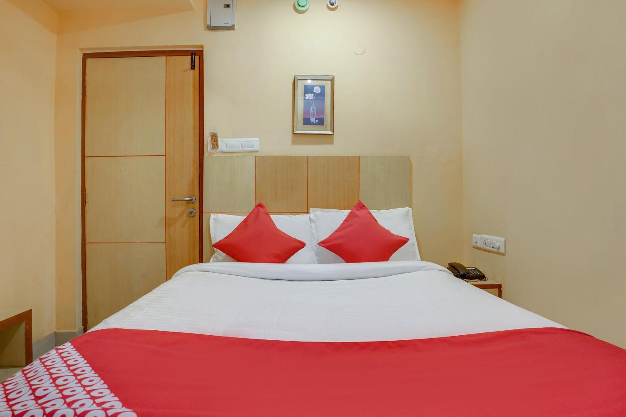 Hotel O Shanta Residency Lodge Sururnagar 外观 照片